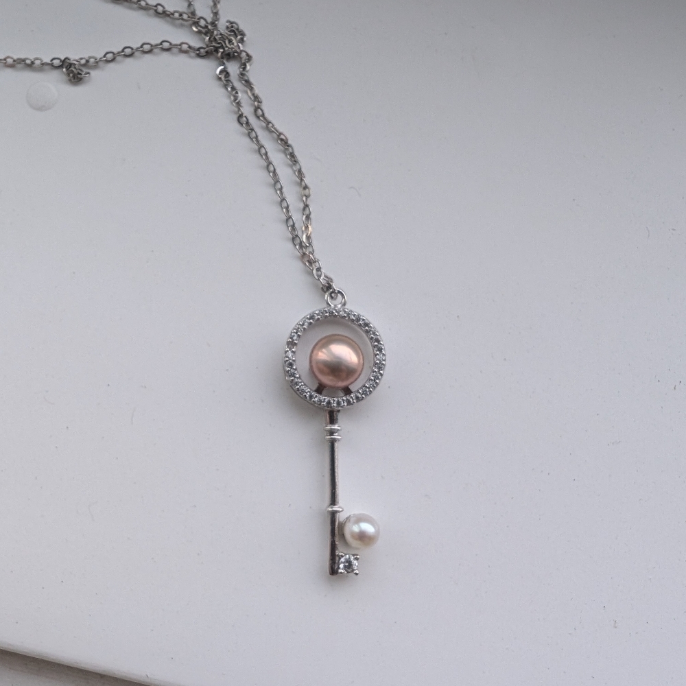 Pearl key necklace